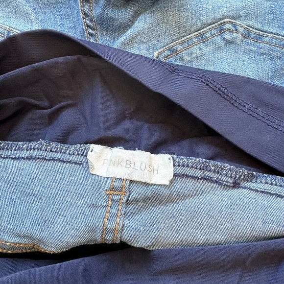 Pinkblush Maternity • Elastic Belly Band Cuffed Denim Shorts • Size 27 - Picture 4 of 5